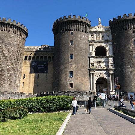 Toledostop Neapel Exterior foto Castel Nuovo, Naples