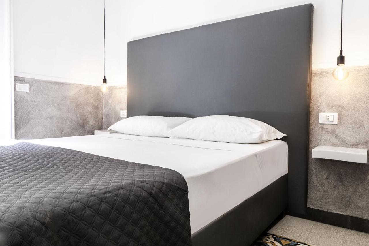 Toledostop Neapel Exterior foto A bed