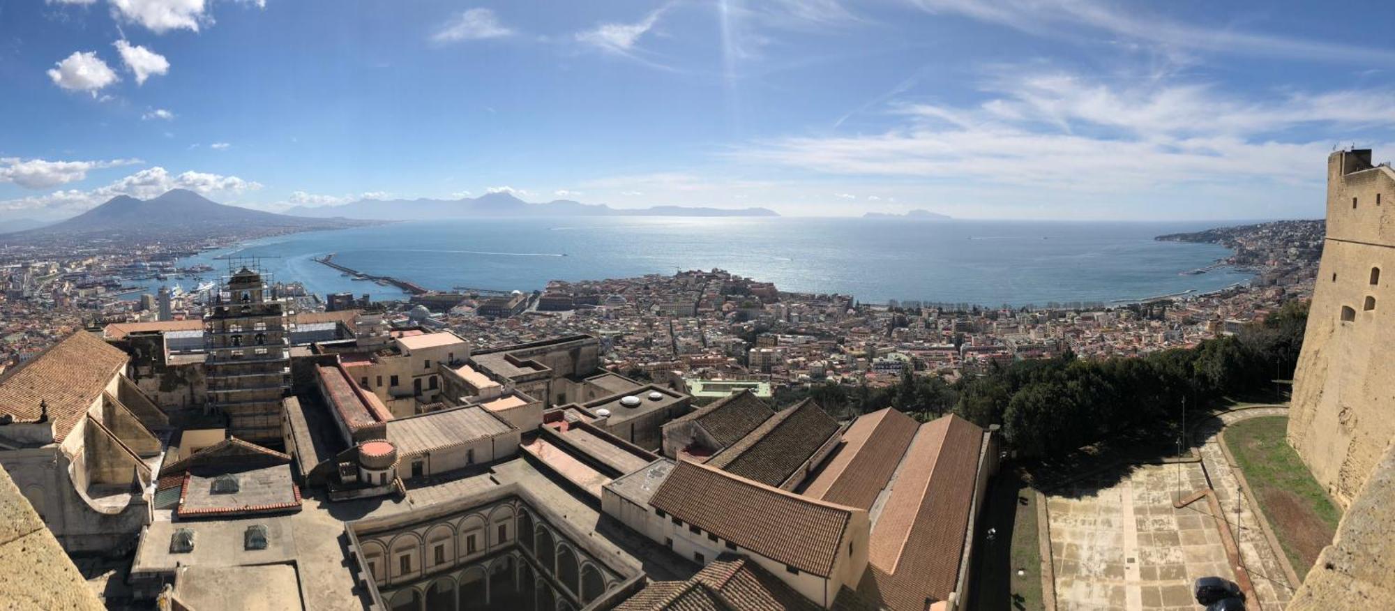 Toledostop Neapel Exterior foto View of the city of Taormina