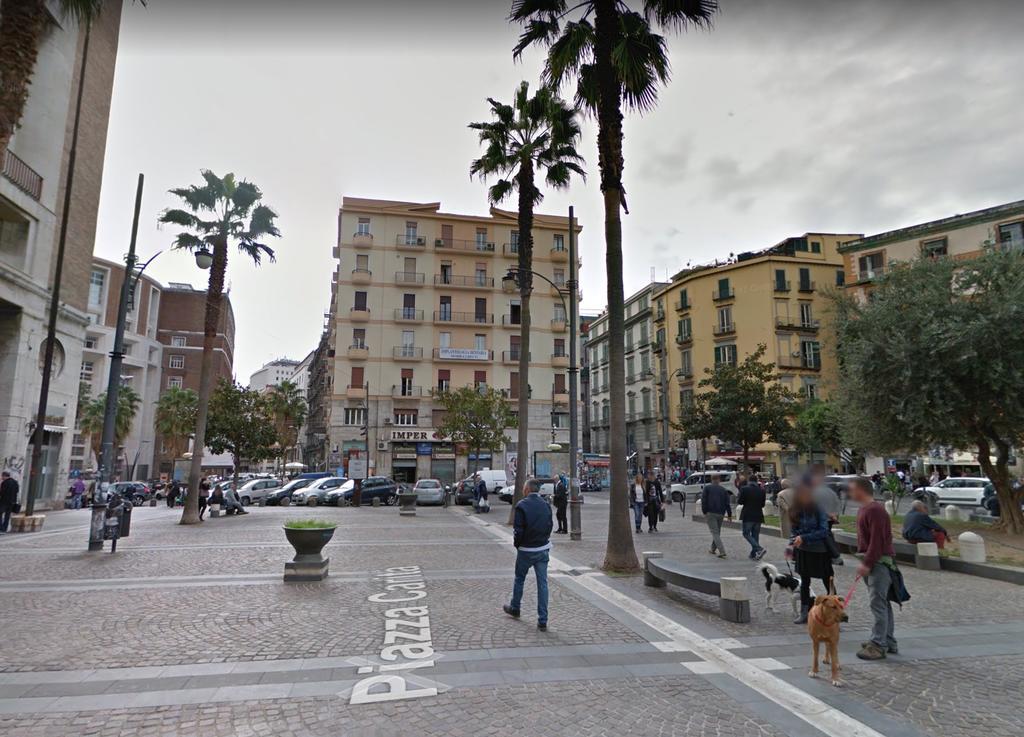 Toledostop Neapel Exterior foto The square