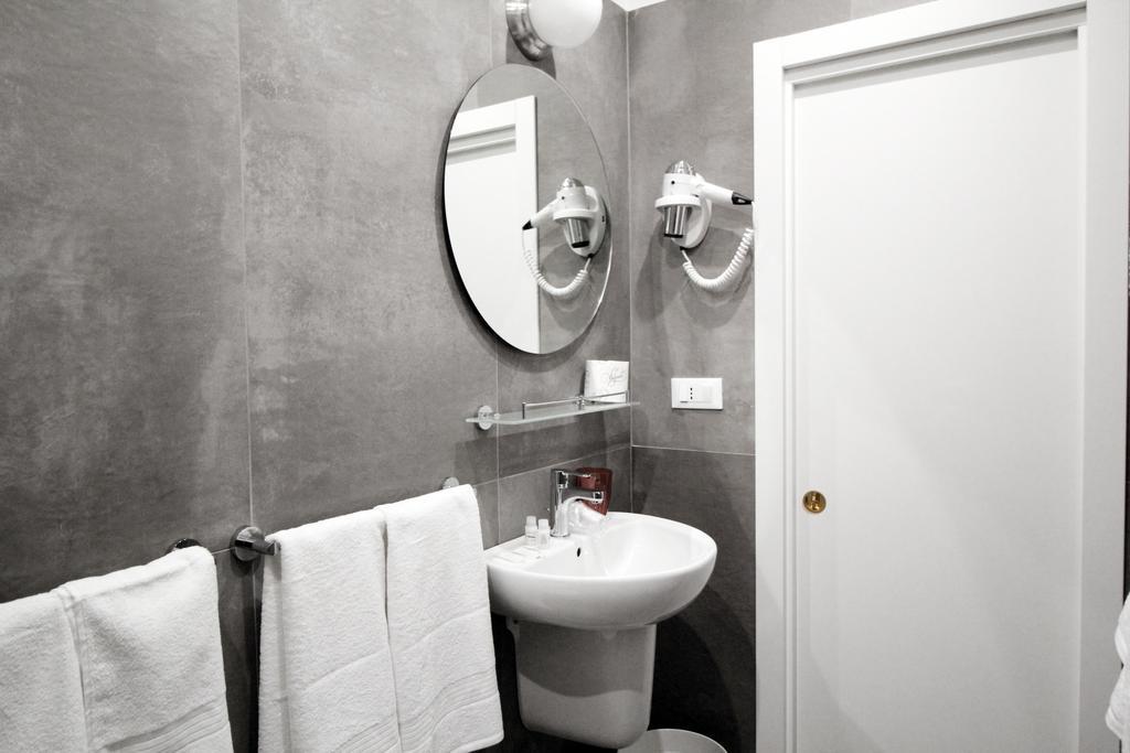 Toledostop Neapel Exterior foto Bathroom